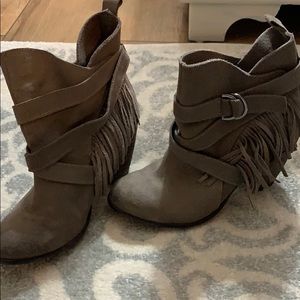 Fringe Naughty Monkey Boots, size 7.5